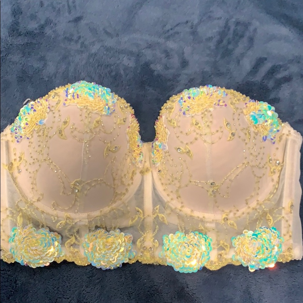 Super cute vintage strapless Marciano bra
